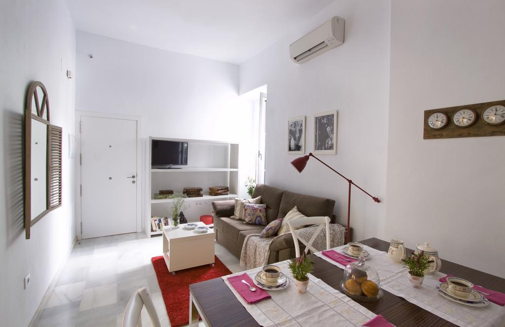 Apartamentos Plaza Pilatos Seville Exterior photo